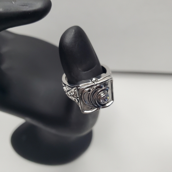 Mens Silver Open Locklet Secret Compartment Ring - Picture 9 of 16